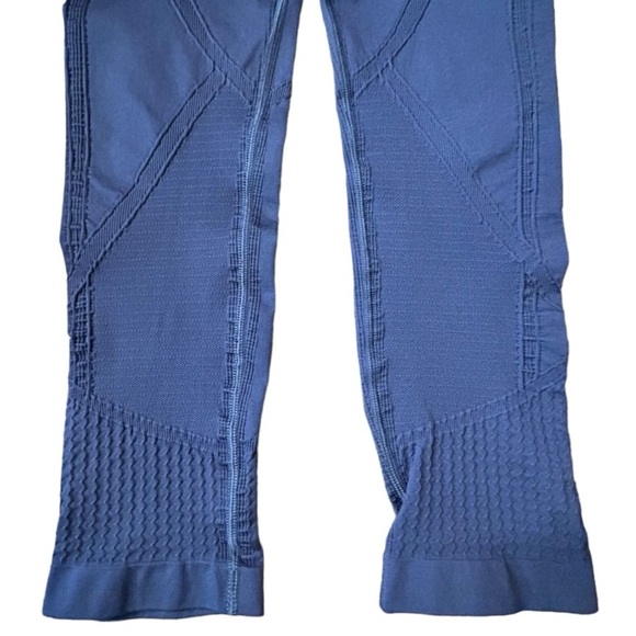 Belly Bandit Mother Tucker Compression Leggings Postpartum
Textured XS - Picture 3 of 6